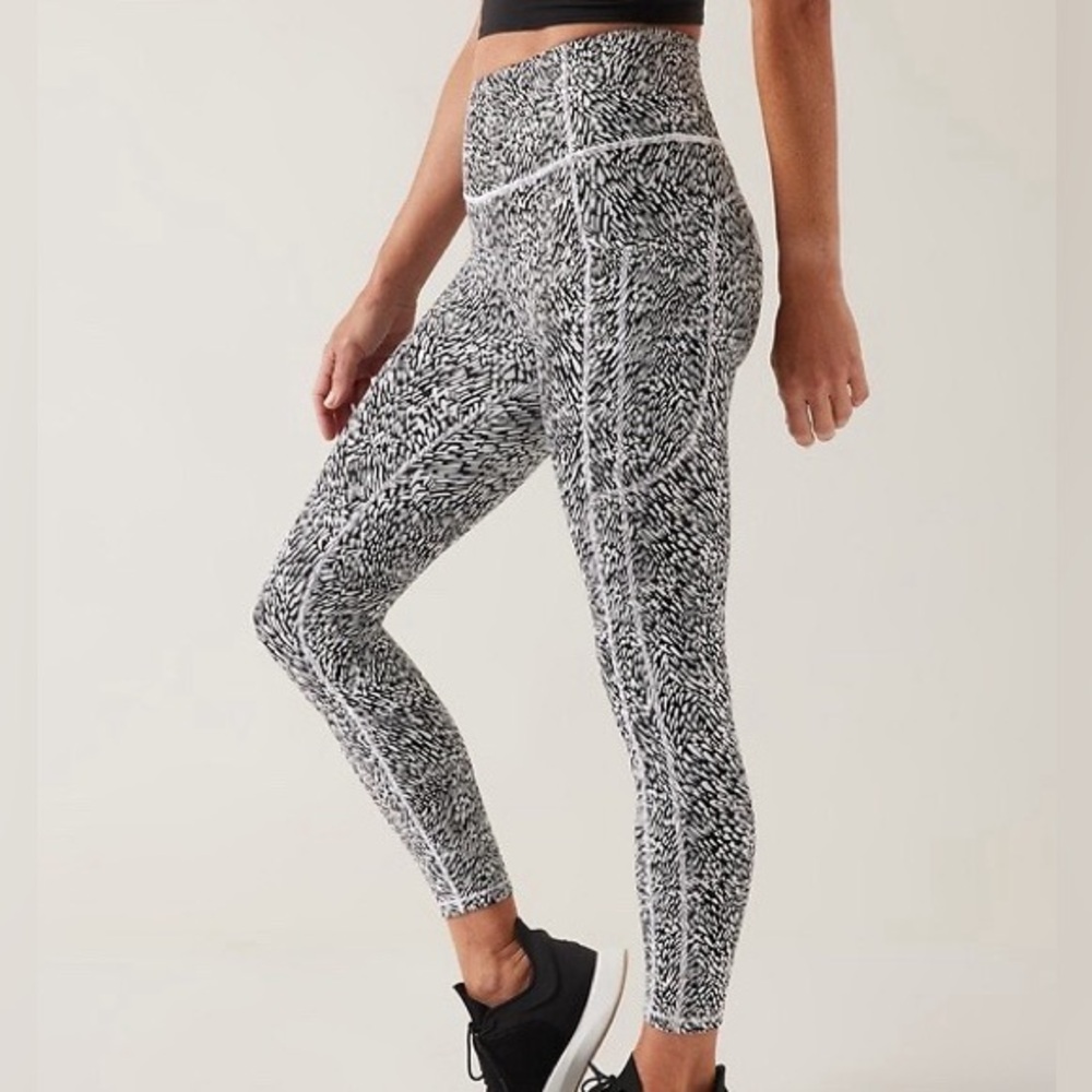 Athleta—Ultimate Stash II Textured (7/8 Tight).